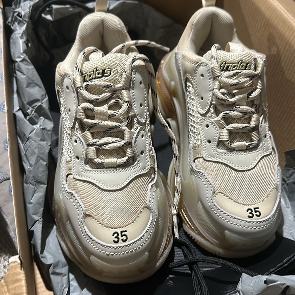 BALENCIAGA WOMEN'S TRIPLE S CLEAR SOLE SNEAKER IN BEIGE size 35 - Picture 9 of 13